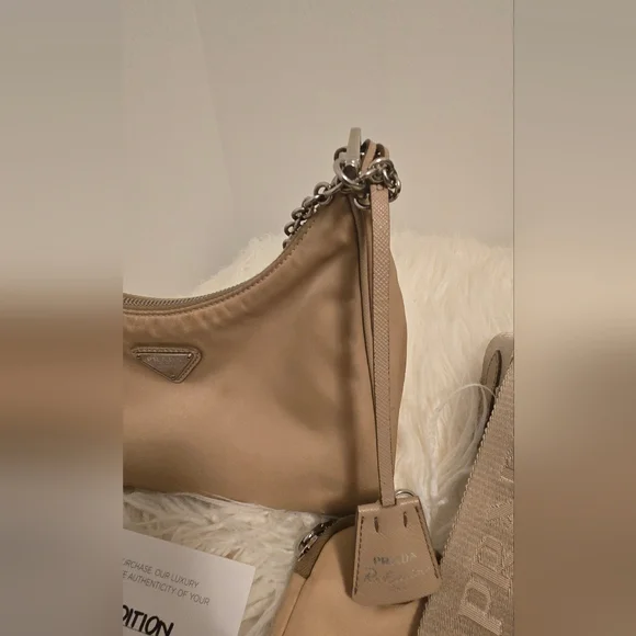 Prada Re-Edition 2005 👜 - Picture 8 of 14